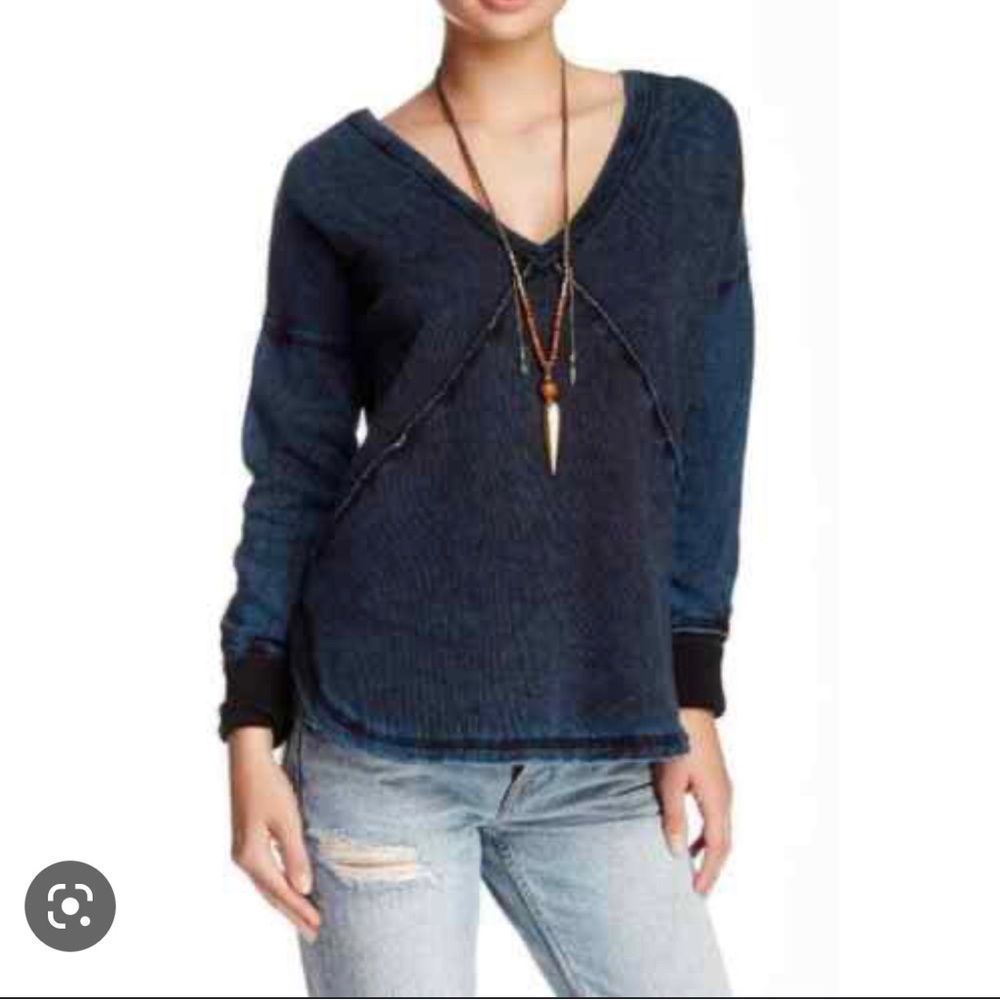 Free People V-Neck Blue Sweatshirt